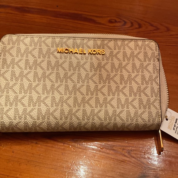 New with tag’s MICHAEL KORS jet set travel wristlet wallets - Picture 3 of 6